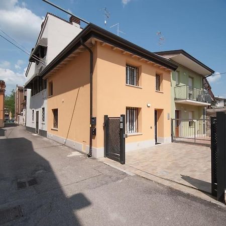Appartement Casa Gemma - Big Family House With Free Parking à San Giovanni Lupatoto Extérieur photo