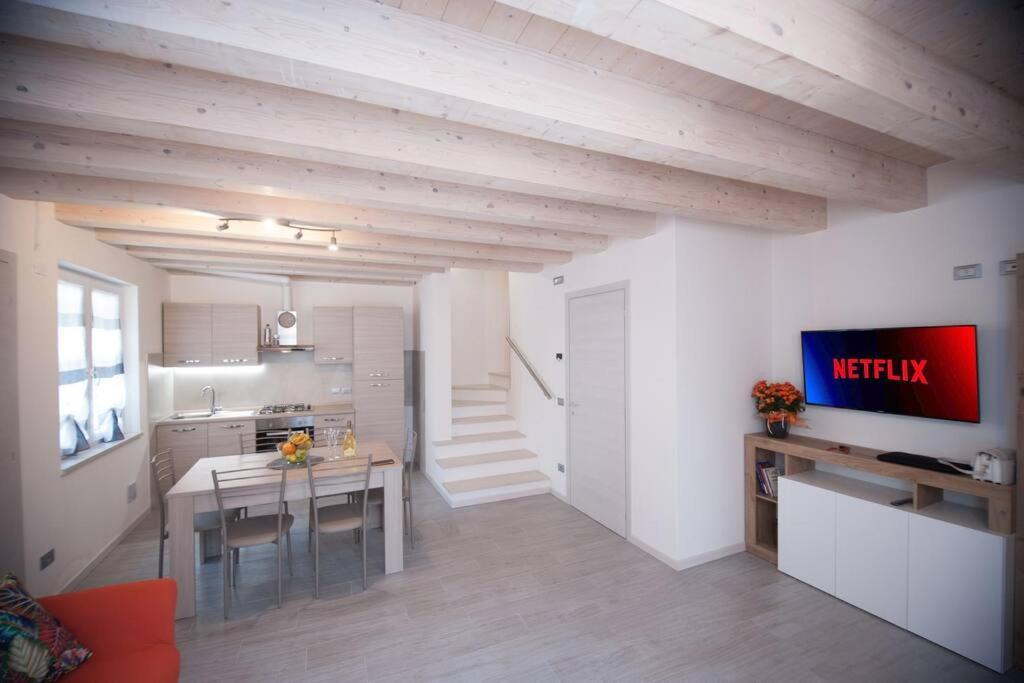 Appartement Casa Gemma - Big Family House With Free Parking à San Giovanni Lupatoto Extérieur photo