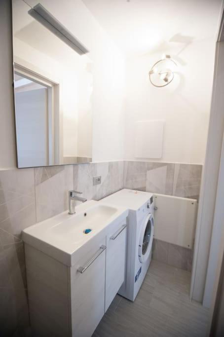 Appartement Casa Gemma - Big Family House With Free Parking à San Giovanni Lupatoto Extérieur photo