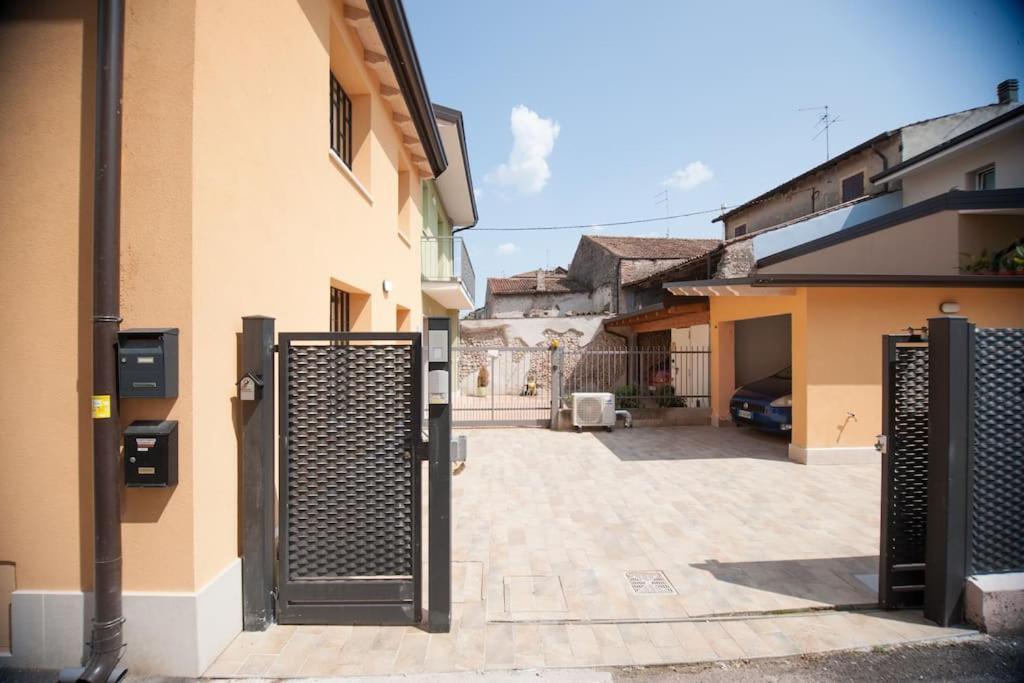 Appartement Casa Gemma - Big Family House With Free Parking à San Giovanni Lupatoto Extérieur photo