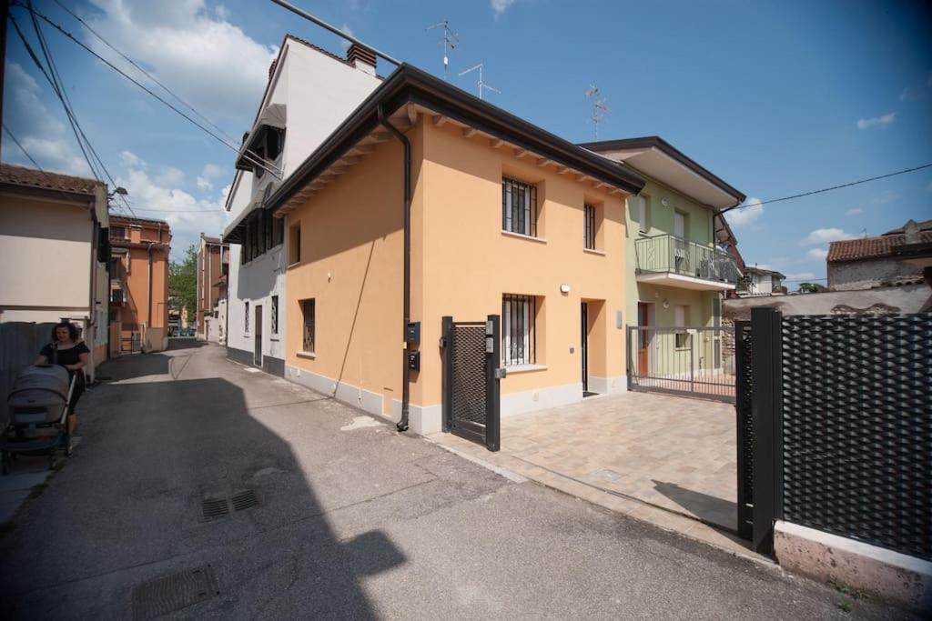 Appartement Casa Gemma - Big Family House With Free Parking à San Giovanni Lupatoto Extérieur photo